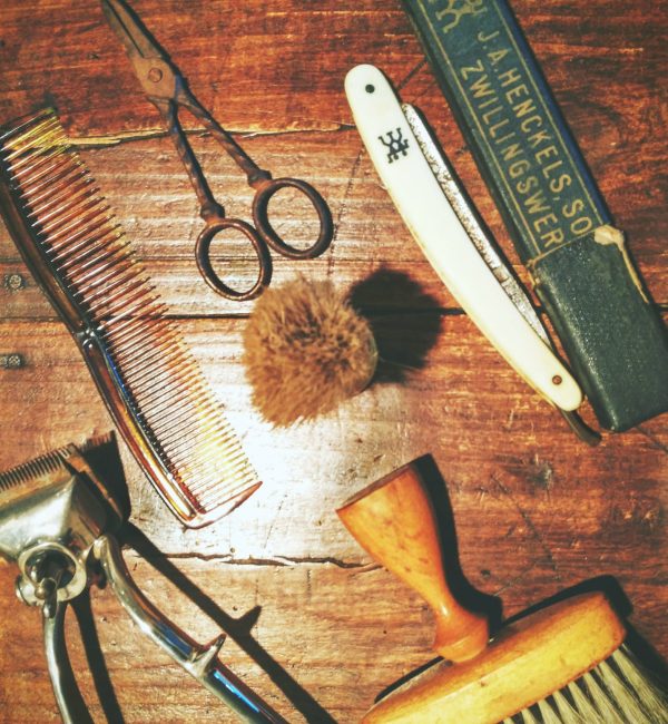 old-barber-tools_t20_v29x1G