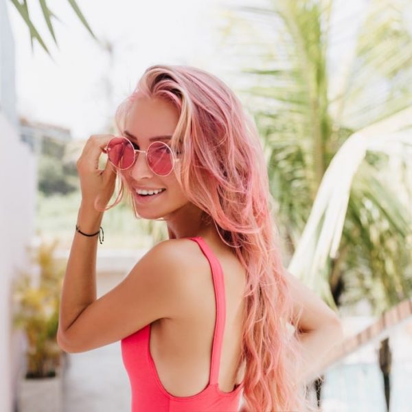 portrait-pink-colorful-hair-tropical-girl-long-hair-traveling_t20_pxOy9d
